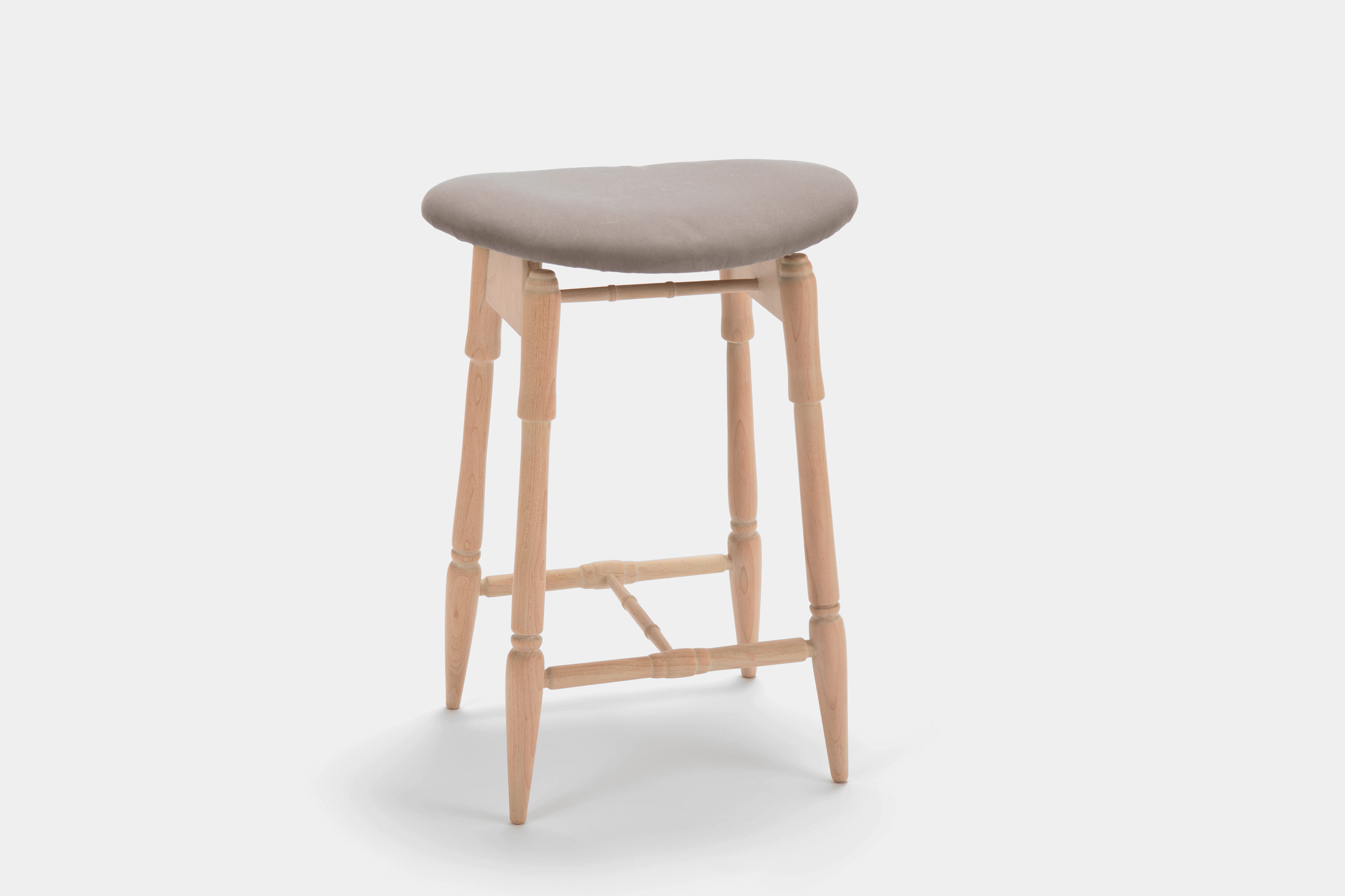 HUG W STOOL