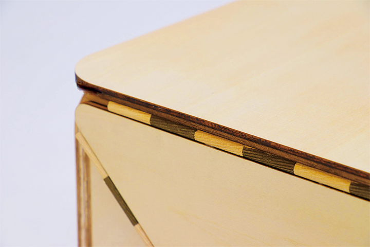 折り紙の構造を活かした折りたたむスツールのデザイン提案