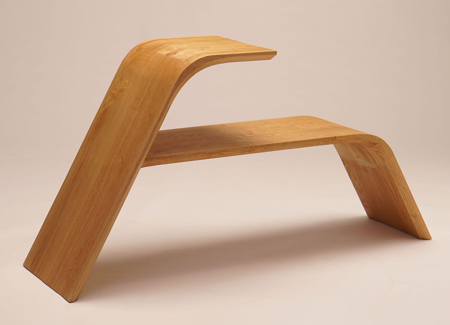 “家しごと”のための木製家具のデザイン