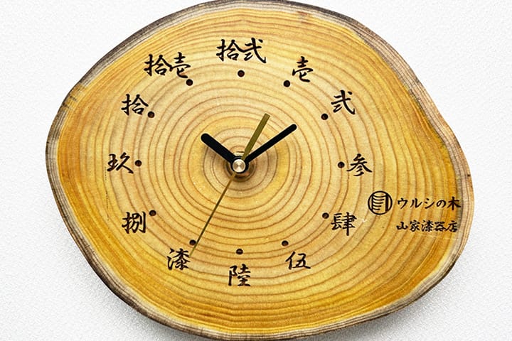 ウルシの木を材料とした置き時計と掛け時計の制作