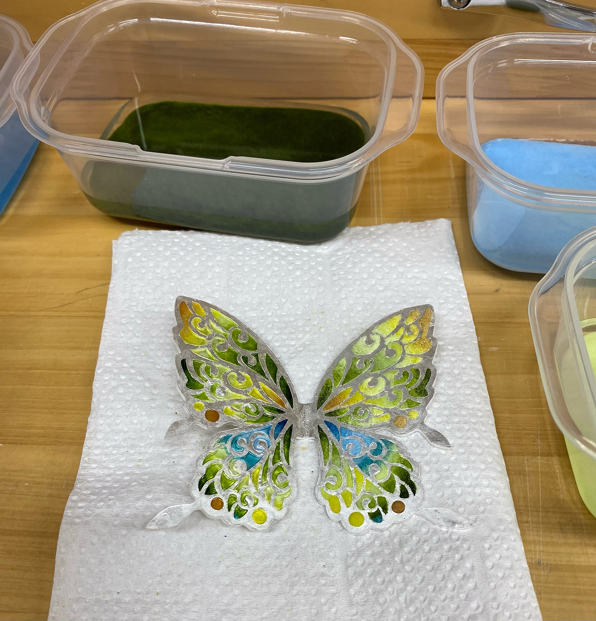 Psyche－蝶をモチーフとした象嵌七宝によるアームジュエリーの制作－