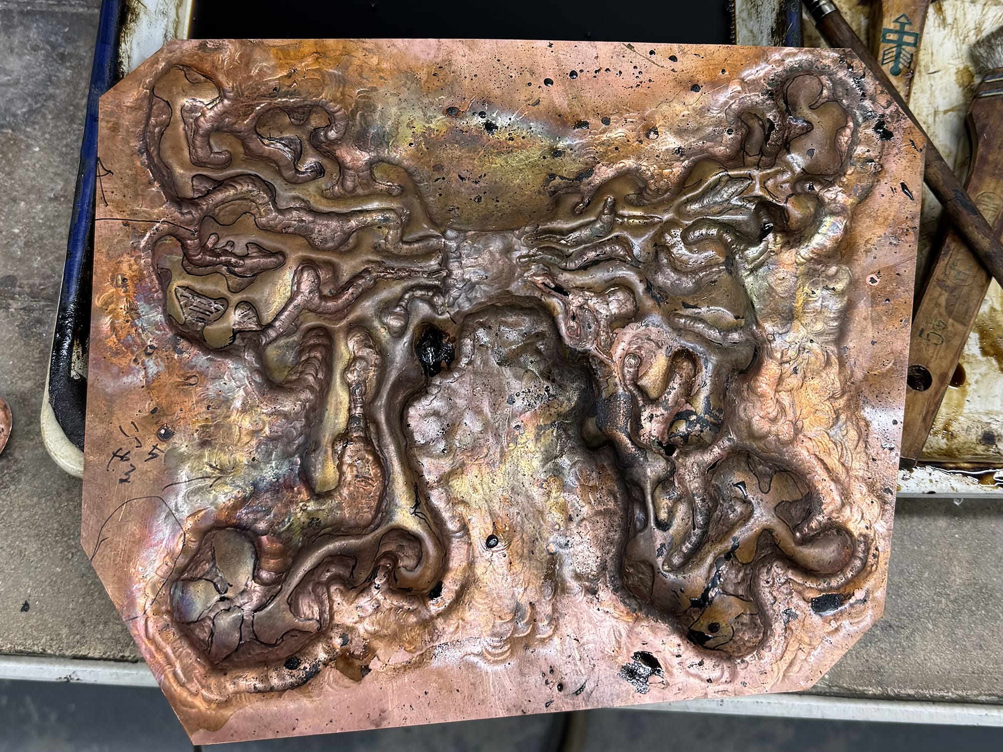 毒心－ジャコウアゲハをモチーフとしたフェイスジュエリーの制作－