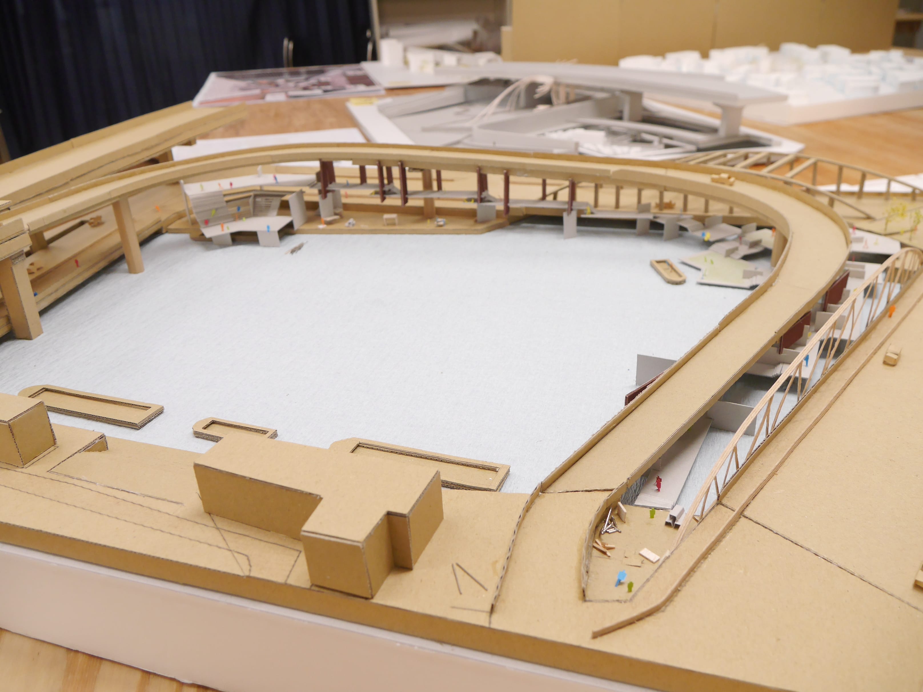 裏と表の併存 ～渾然一体となる秘密基地クラスタ～