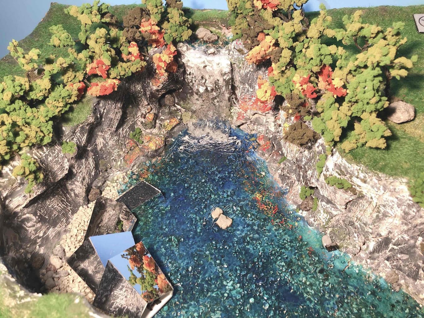 In the forest ～森の中の教室～ －広島県山県郡安芸太田町の自然を深化させる交流の場の提案－