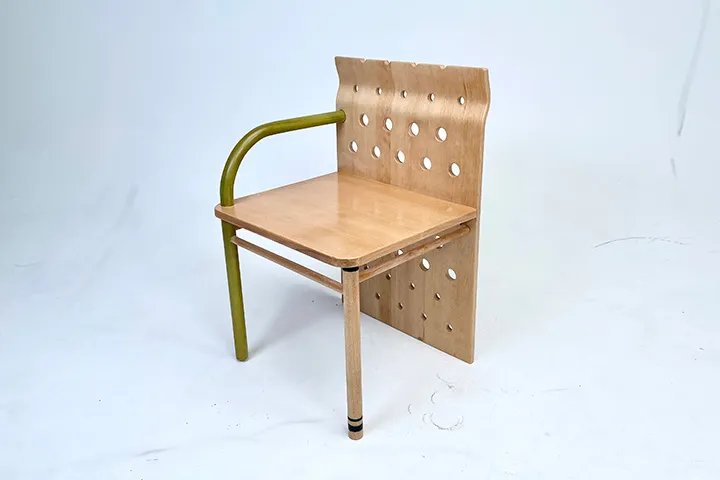 ブナ材の性質を活かした成形方法によるイスのデザイン