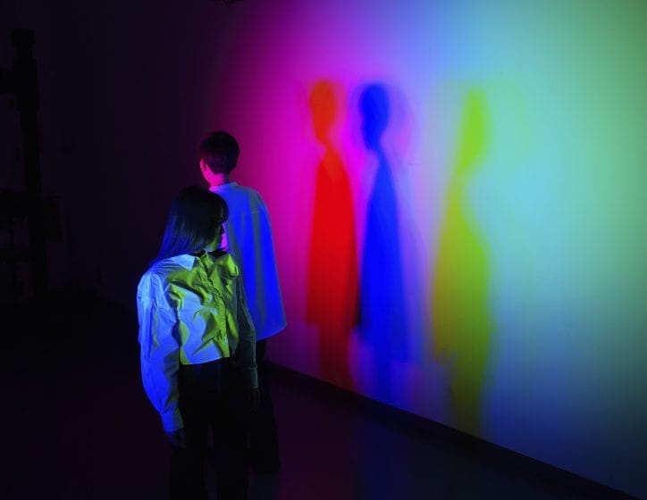 すれ違いをきっかけにコミュニケーションを生むインタラクティブコンテンツの制作