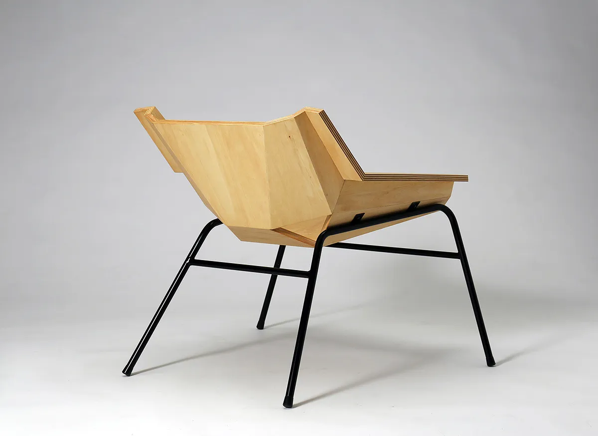 板材を無駄なく活用する椅子のデザイン