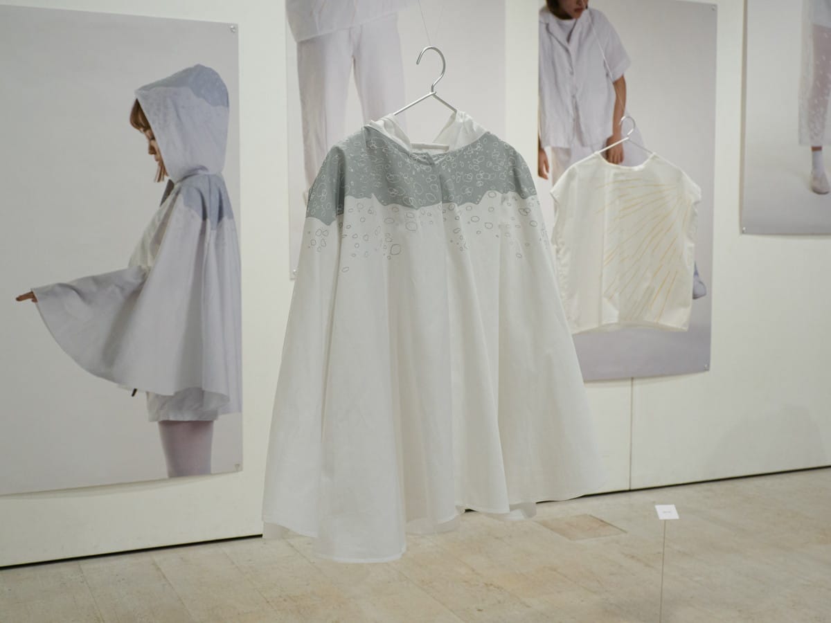 自然に触れた感覚を纏う衣類のデザイン