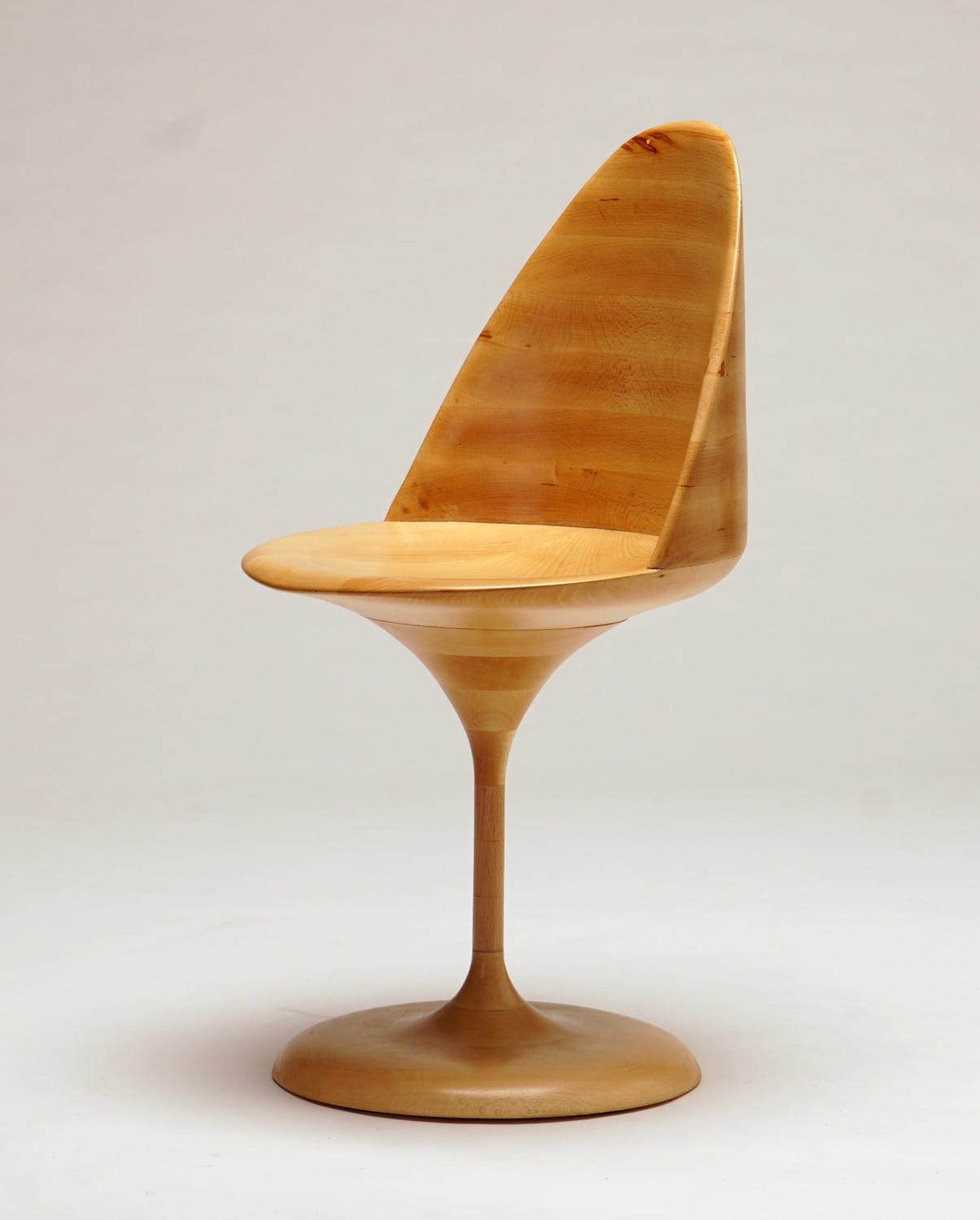 木の素材感を生かした家具と服飾の新しいブランドの提案