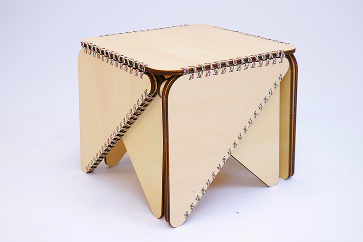 折り紙の構造を活かした折りたたむスツールのデザイン提案