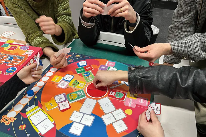 多様性理解を促すテーブルゲーム型コミュニケーションツール『ミーチュー!! ワクワクドキドキ?! ハッピーフレンズ大作戦』