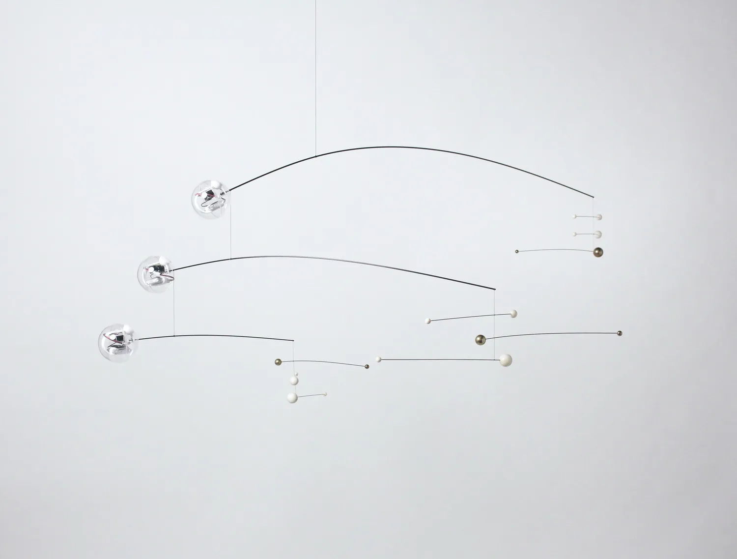 1/fの揺らぎでリラックスを促すインテリアの企画提案　─視覚と聴覚に働きかけるモビール yuragi tone─