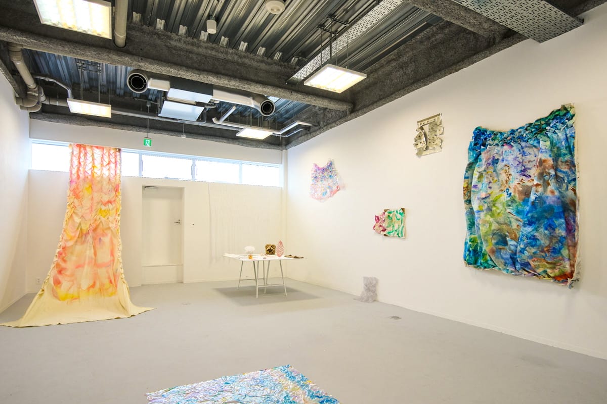 近くを見つめ、未知を眺める