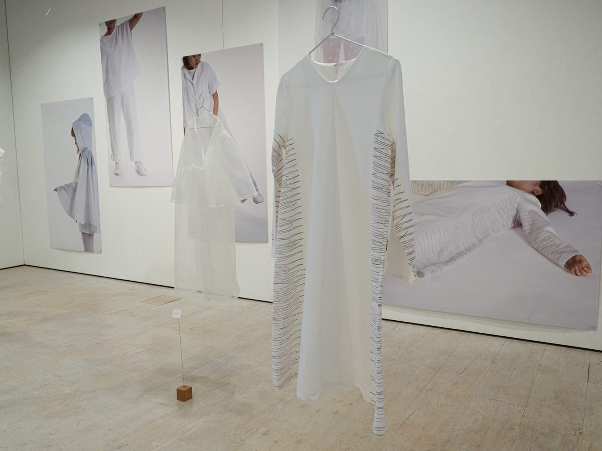 自然に触れた感覚を纏う衣類のデザイン