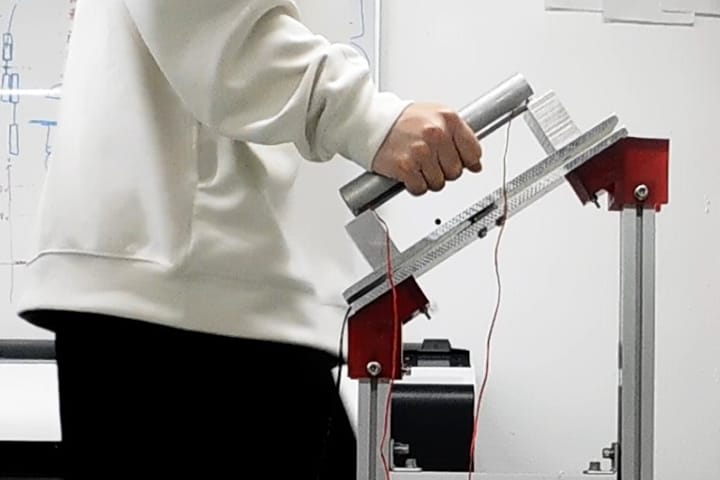 階段用手すりに作用する力学的負荷分析