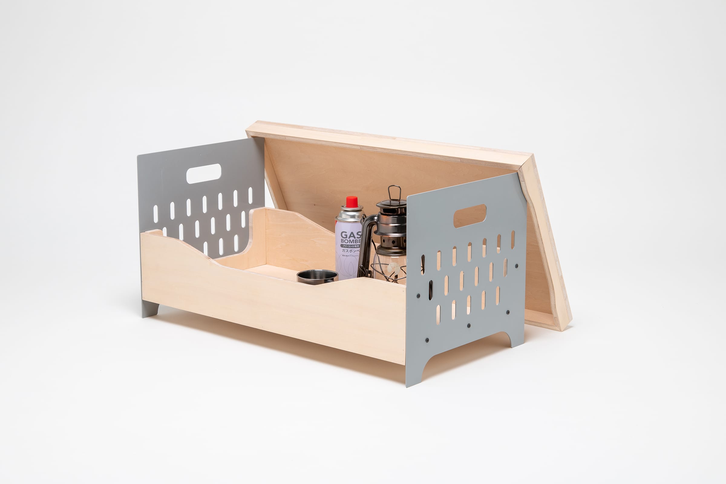 ソロキャンプを快適にするための収納ケースの開発　─横から簡単にものを取り出せる収納ケース「QUICK ACCESS」─