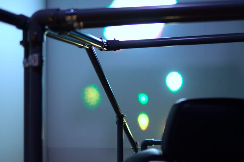 何も知らない僕を何処か遠くへ連れて行って