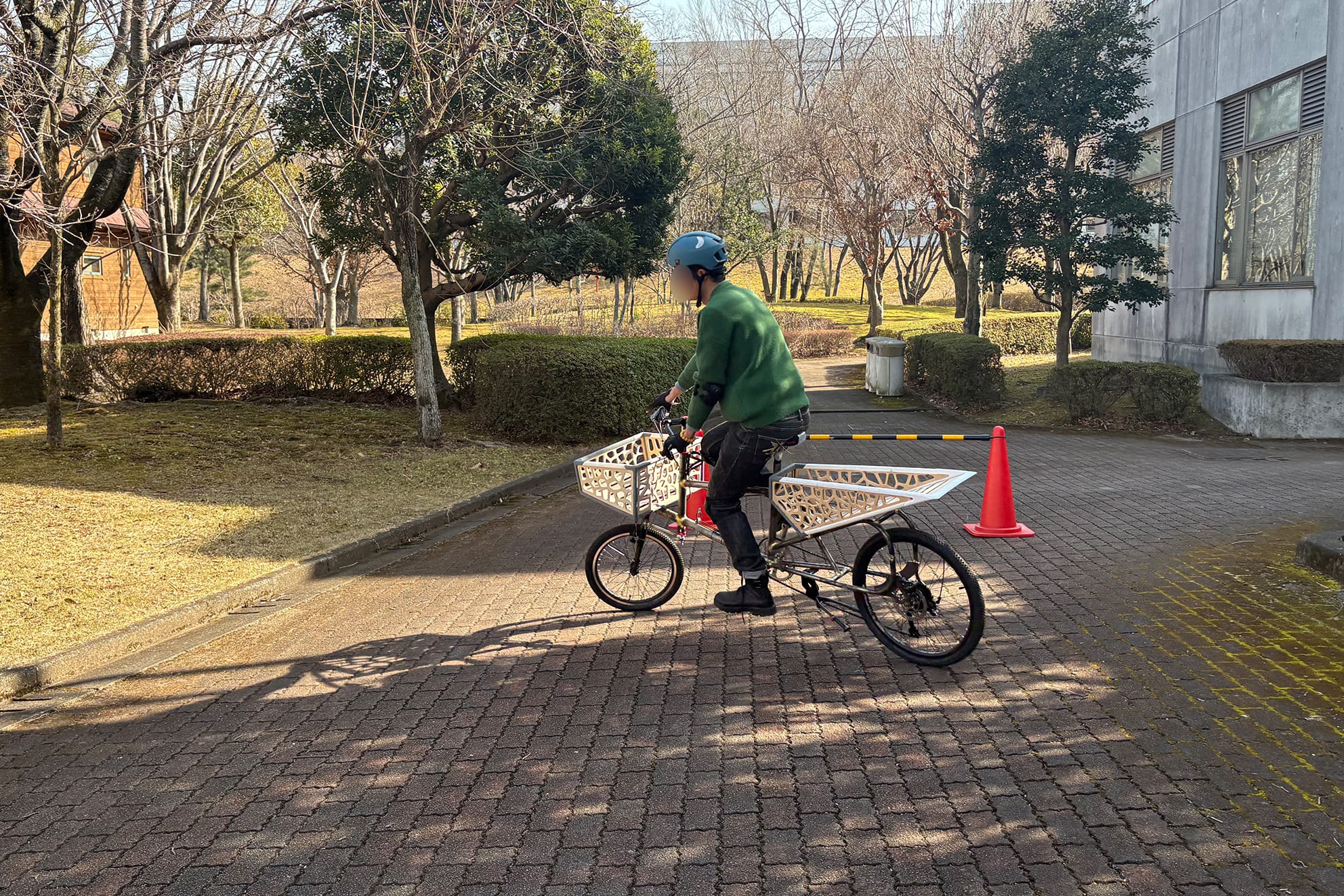 キャンプ装備の積載性と安定性向上を目的とした自転車デザイン