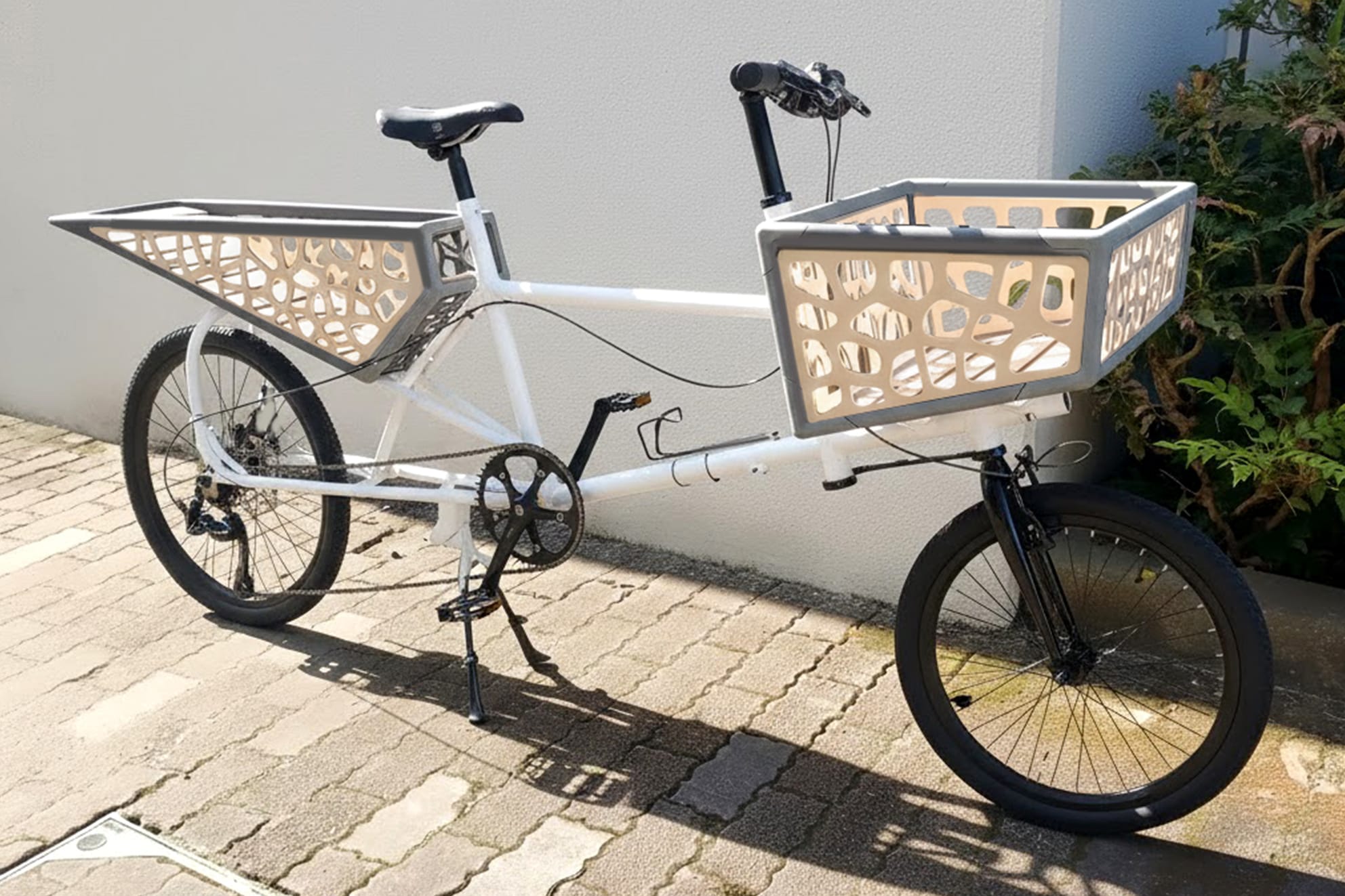 キャンプ装備の積載性と安定性向上を目的とした自転車デザイン