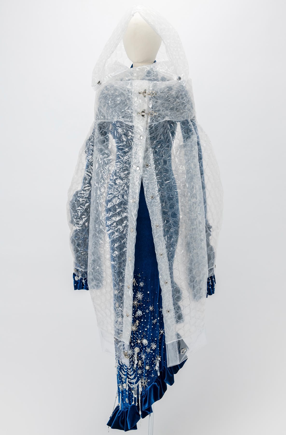 ファッションを媒介とした人外的自己表現の可能性とブランドの提案