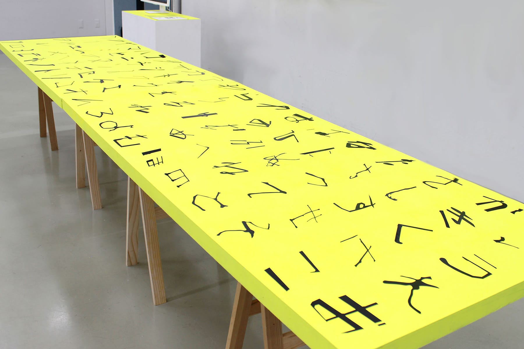 草加をよむ～影から生まれるタイポグラフィ～