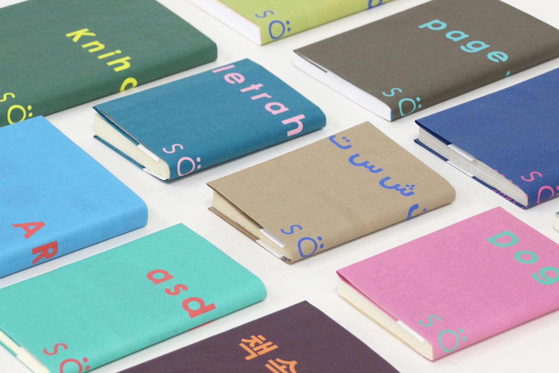 誰かに本を渡したくなる雑貨ブランドの提案