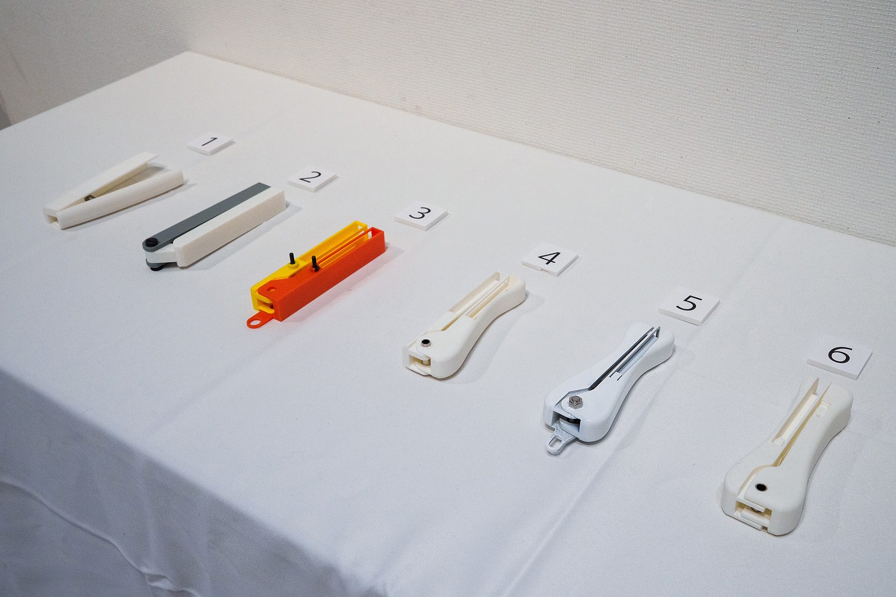 多忙化・身体的制約に対応する片手操作型「開封サポートツール」の提案